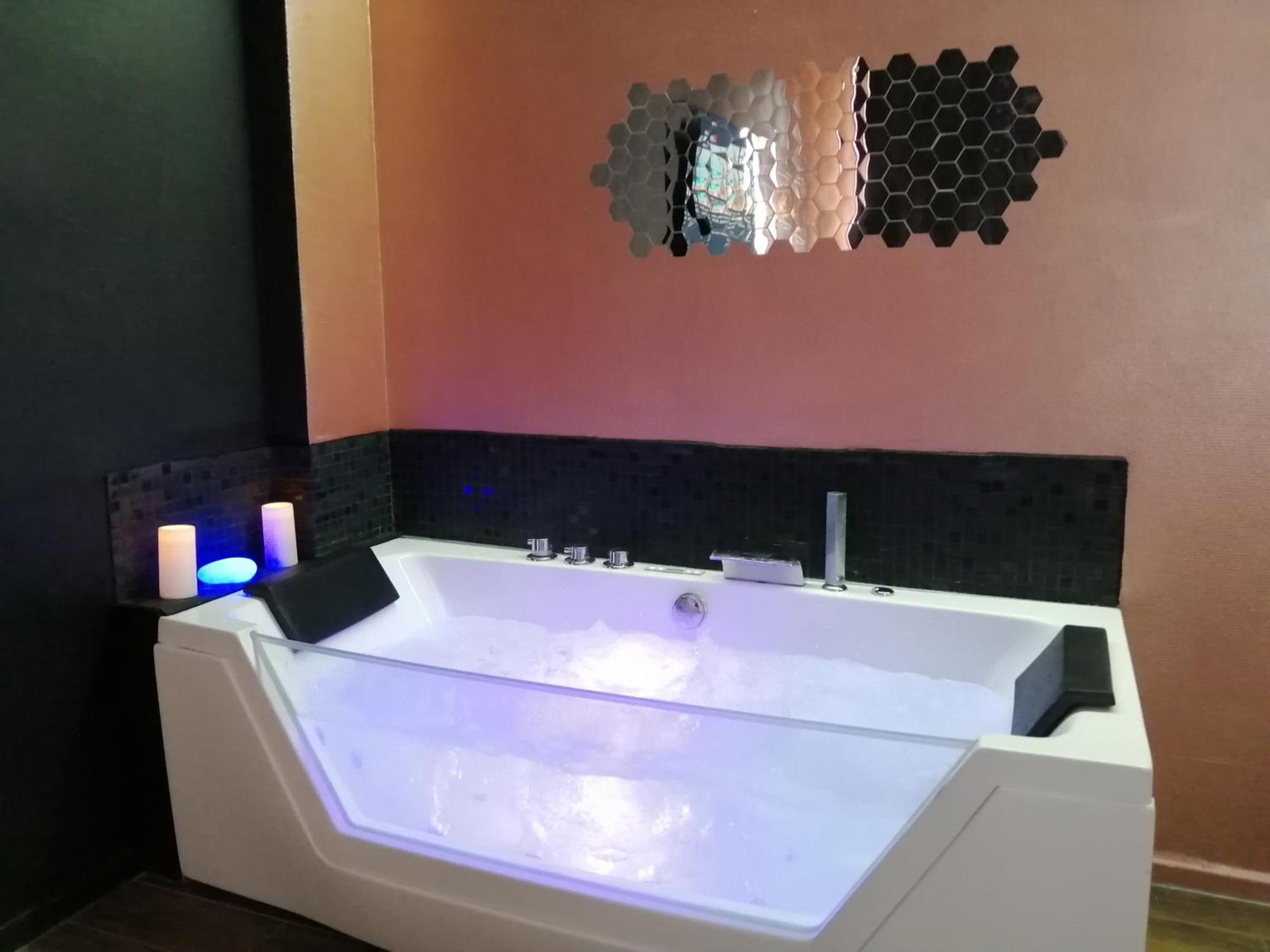 Appartement Avec Balneo Et Sauna Privatif - Le Rose Cuivre Troyes Exteriér fotografie